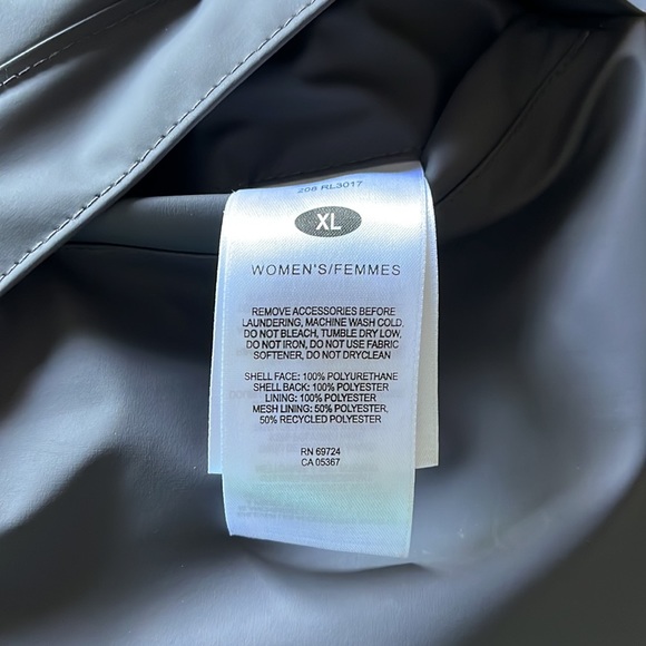 LIKE NEW WOMEN’S COLUMBIA SPORTSWEAR COMPANY WATERPROOF RAINCOAT SIZE XL - Picture 10 of 10